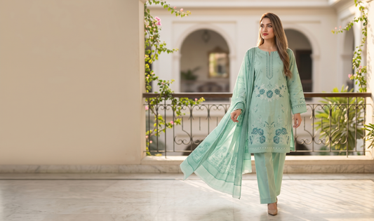 Latest Eid Collection Trends in Pakistan 2026 – Unstitched Lawn, Embroidered, Chikankari & Luxury Suits You Can’t Miss